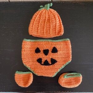 SO DORABLE Hand Crochet 0-6 Mo Photo Op 4 pc Set, Halloween Costume Pumpkin